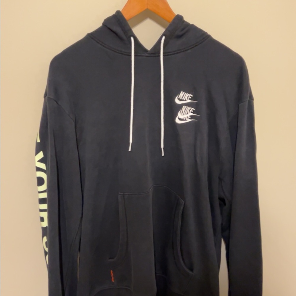 Nike World Tour Sweater
